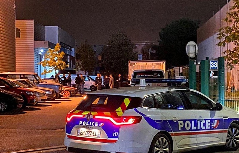 Ils «massacrent» des policiers, volent leurs armes et ouvrent le feu