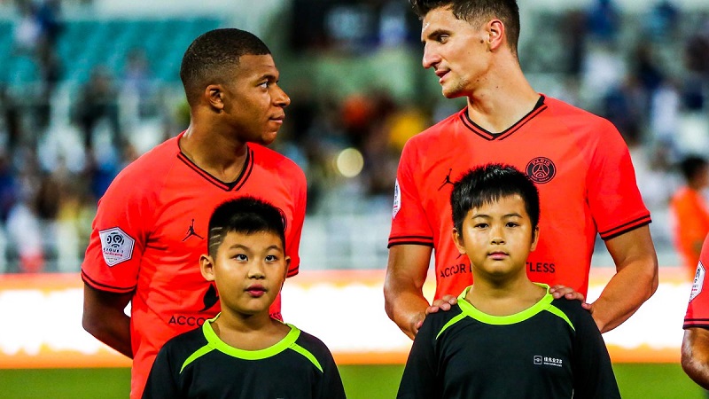 « Ils sont arrogants dans leur façon de jouer… » : quand Thomas Meunier compare Mbappé à ce joueur