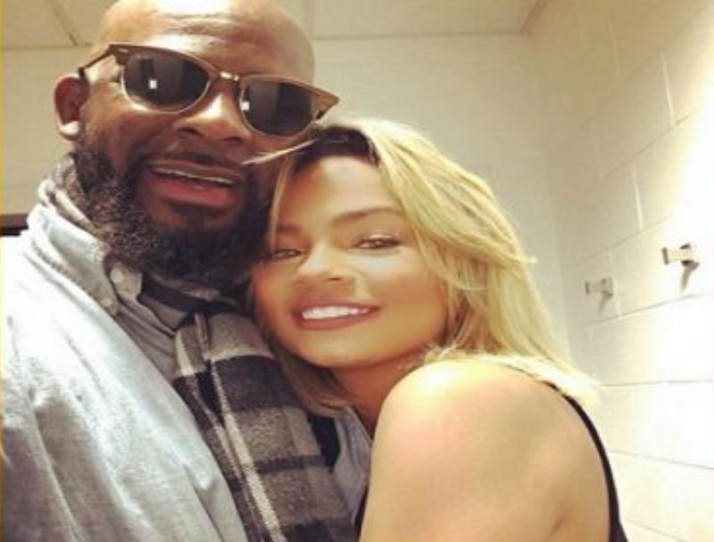 R. Kelly (encore) au cœur d’une controverse : accusé d’avoir engrossé sa cousine de 14 ans, voici les révélations de son frère