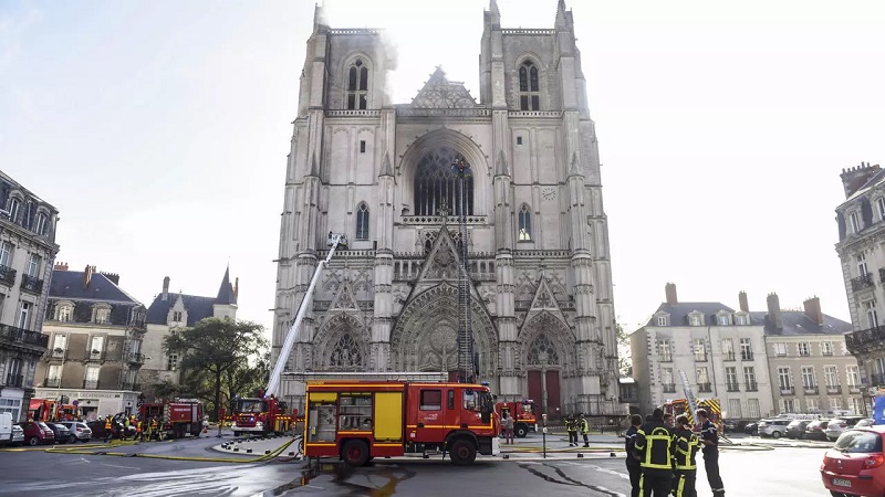Incendie de la cathédrale de Nantes : les dégâts filmés par un drone (vidéo)
