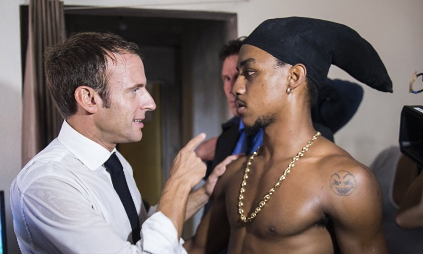 Insolite / le Président Macron joue au «grand frère» avec ce jeune braqueur (vidéo)