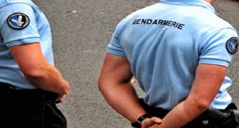 France : avec une hache, il menace sa compagne, frappe sa voisine et vole sa voiture