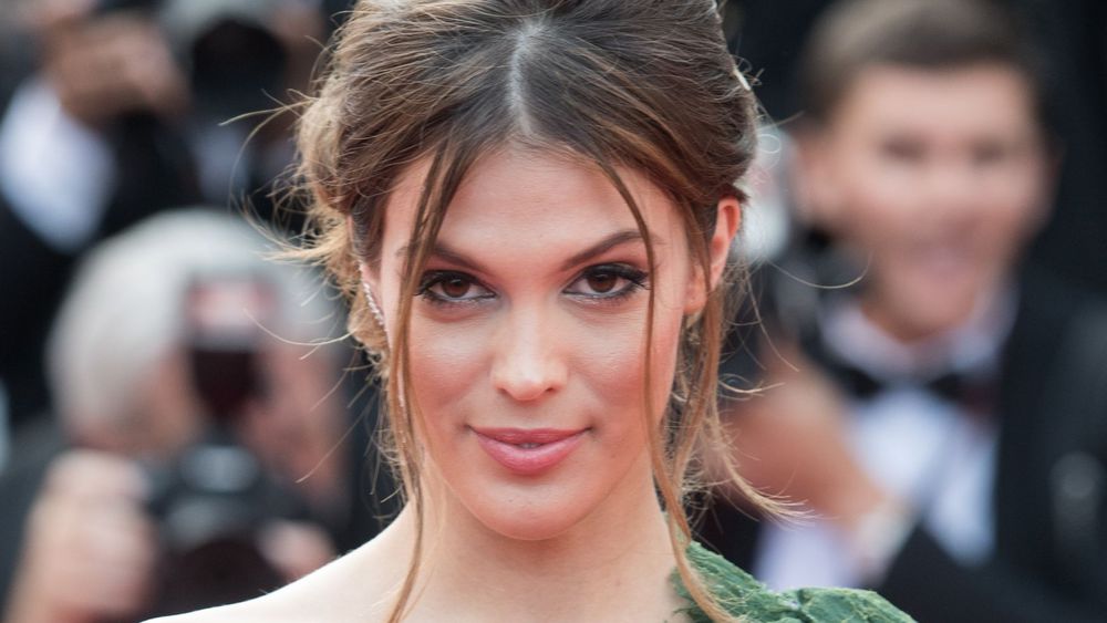 Iris Mittenaere divine en bikini : ses fans s’extasient devant son corps de rêve