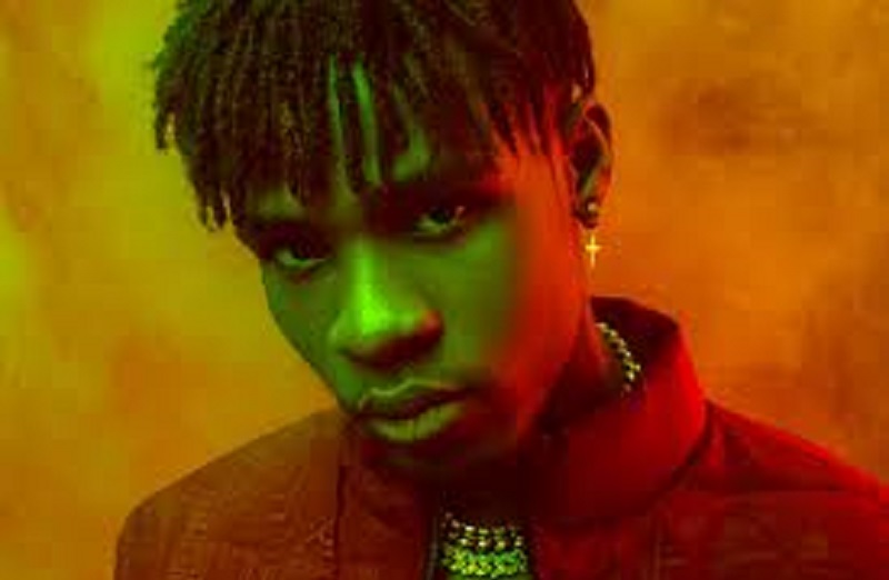 « J’ai une sugar mummy » : l’étrange révélation du chanteur Joeboy (vidéo)