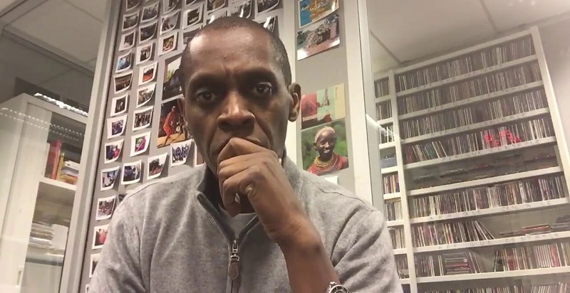 Claudy Siar : le célèbre animateur veut quitter la France !