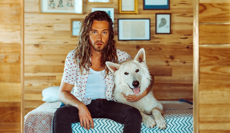 Julien Doré : le chanteur surprend ses fans en se dénudant sur Instagram
