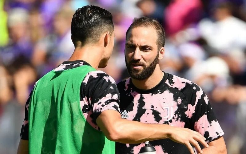 « Cristiano m’a écrit un message en privé » : l’ex-copine d’Higuain déballe tout