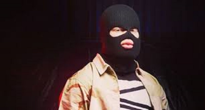 Kalash Criminel dénonce les bavures policières à travers son nouveau clip « écrasement de tête »
