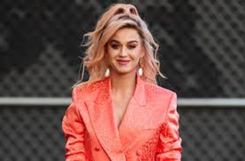 Katy Perry enceinte : elle dévoile une danse du ventre nu sur une chanson virale (Vidéo)