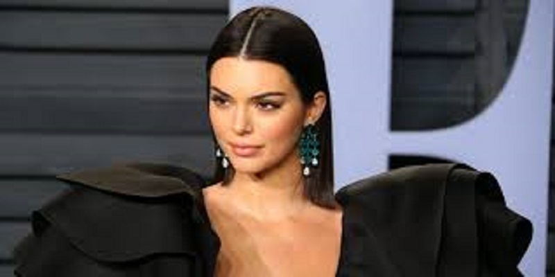 Kendall Jenner : la star fait renaître cette tendance beauté des années 2000