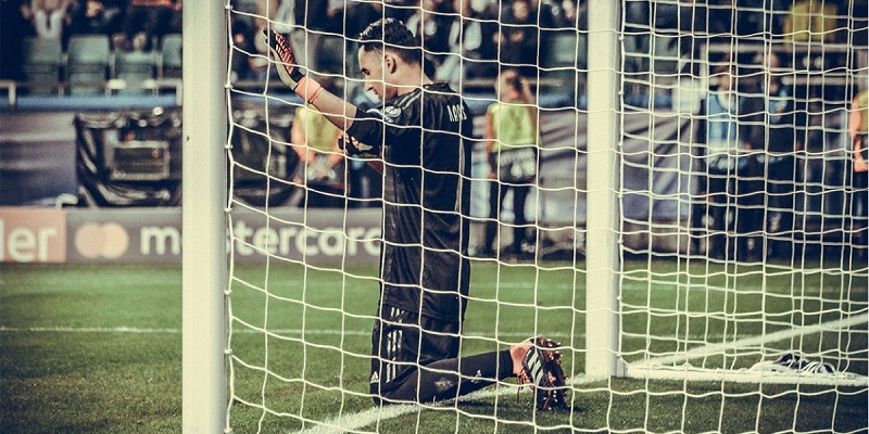Keylor Navas: « Avant chaque match, je me mets à genoux, j’ouvre mes bras et je prie »