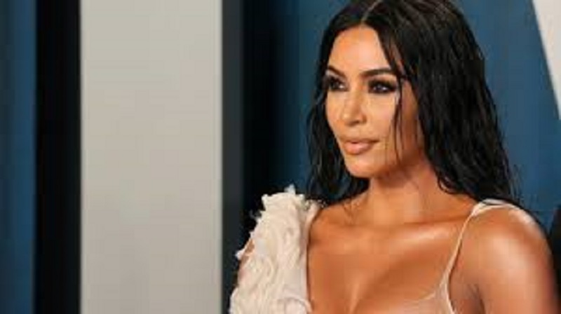 Kim Kardashian affole la toile avec ses nouvelles photos en bikini
