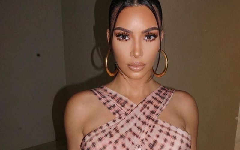 Kim Kardashian montre ses seins sur Instagram