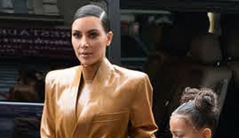 Kim Kardashian résume l’année 2020 en une photo et fait rire les internautes