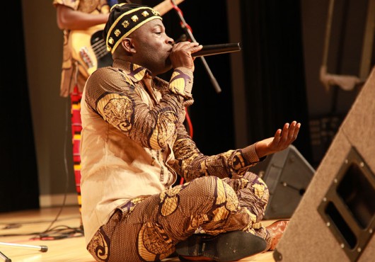 King Mensah prend l’autre rive