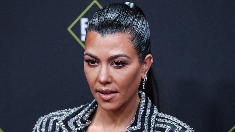 Kourtney Kardashian pose dans un minuscule bikini qui ne cache pas grand-chose (photos)