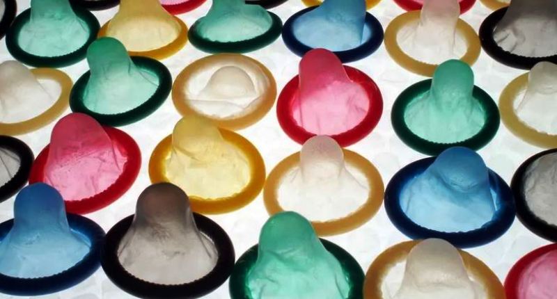 Des collégiens inventent un préservatif qui change de couleur au contact d’une MST