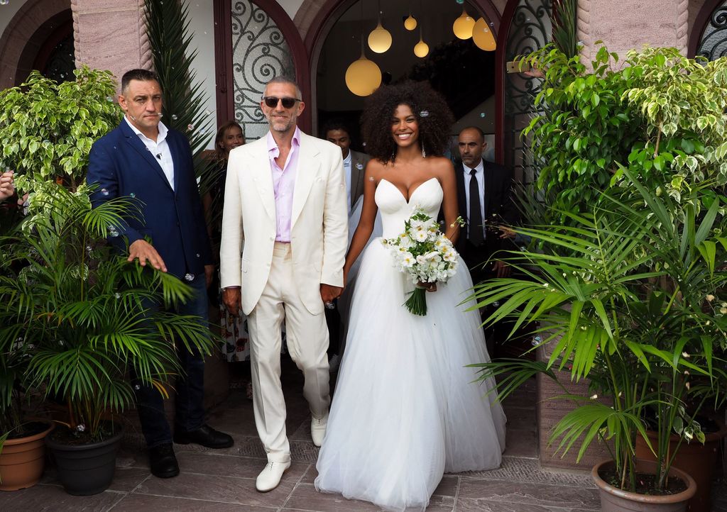 La Togolaise Tina Kunakey (21 ans) et l’acteur français Vincent Cassel (51) ans sont (enfin) mariés (Photo)