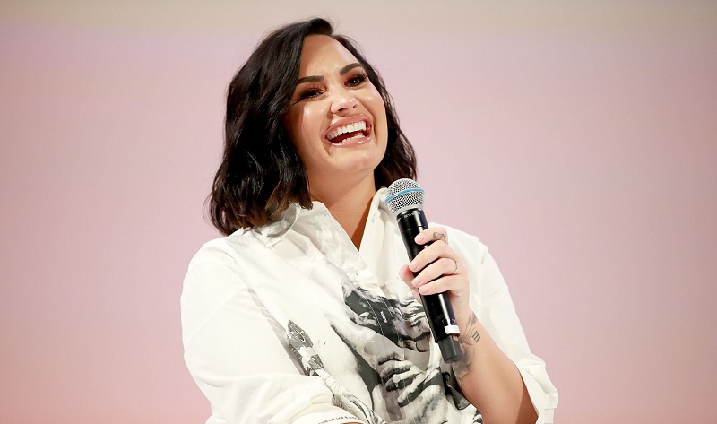 Demi Lovato : la chanteuse change ses pronoms en…