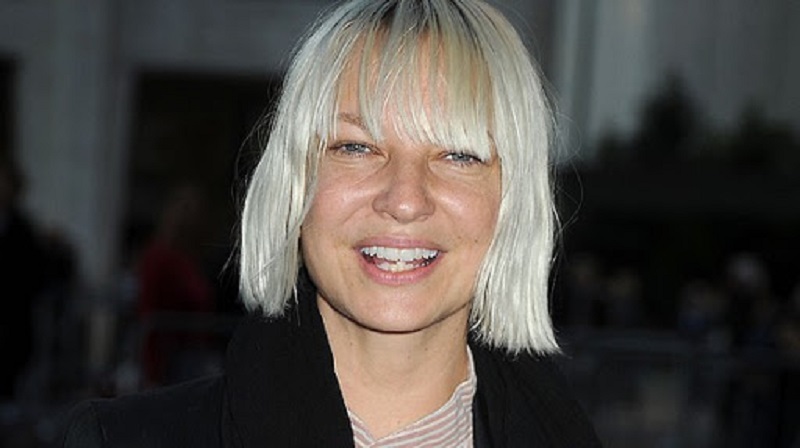 La chanteuse Sia a adopté 2 ados de 18 ans