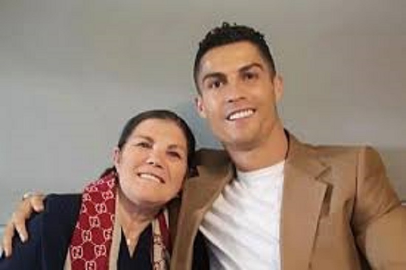 Cristiano Ronaldo : quand son ancien club fait ce spécial cadeau à sa mère Dolores