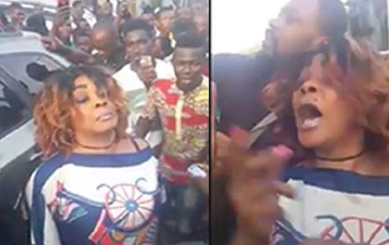 [Vidéo] La mère de DJ Arafat, Tina Glamour, fait un scandale sur les lieux de l’accident de son fils