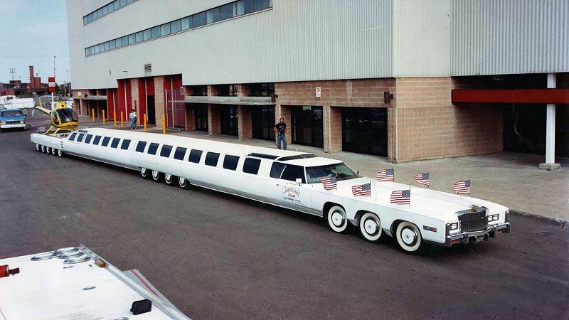 La plus longue limousine du monde, abritant mini-golf et piscine, proche d’une restauration totale (photos)