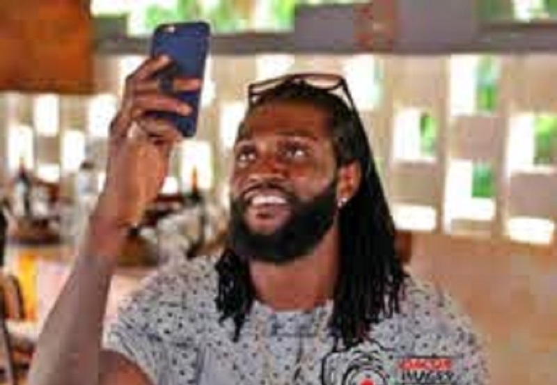 Adebayor : cette chose simple à laquelle la star accorde beaucoup de crédit