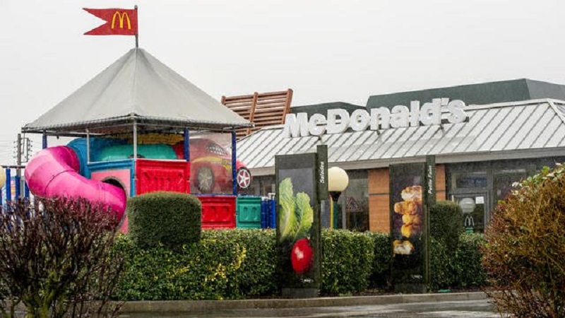 La réouverture d’un McDonald’s provoque des kilomètres de bouchon, malgré le confinement (vidéo)