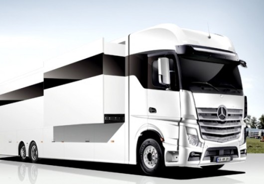 La route est aux poids lourds