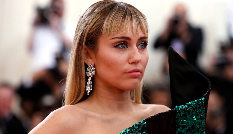 Miley Cyrus : la chanteuse affirme aimer encore son ex
