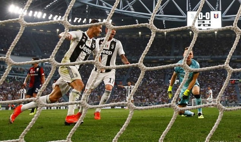La superstar Cristiano Ronaldo brise un nouveau record …et se place loin devant Messi !