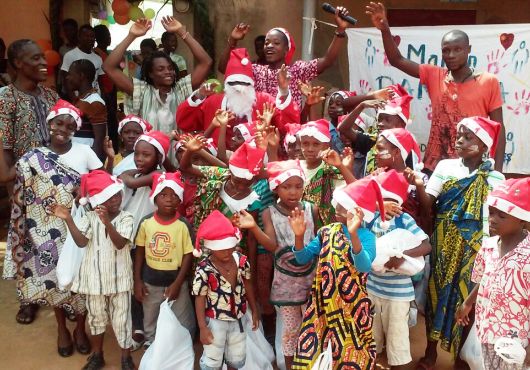 La valse des Pères Noël : le groupe WhatsApp Actu Togo s’y met