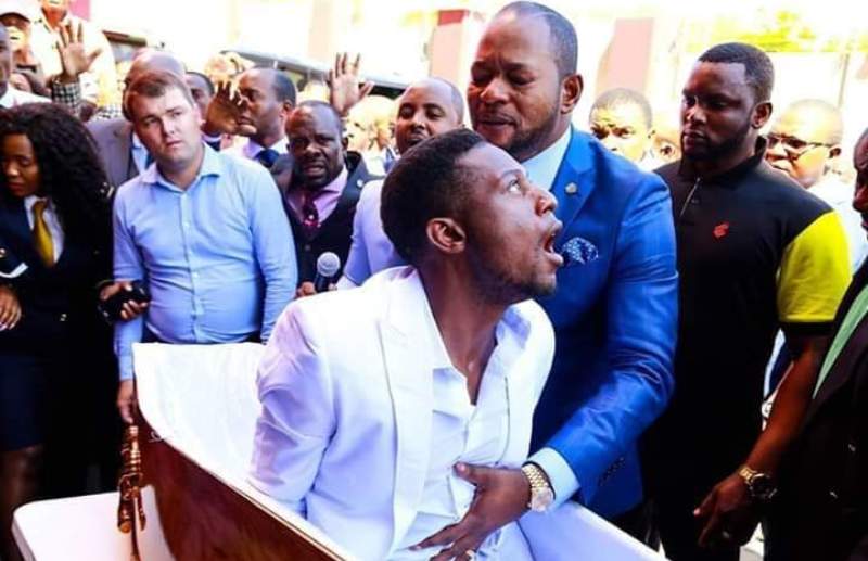 Rebondissement : le pasteur Alph Lukau mis au défi de ressusciter Mandela