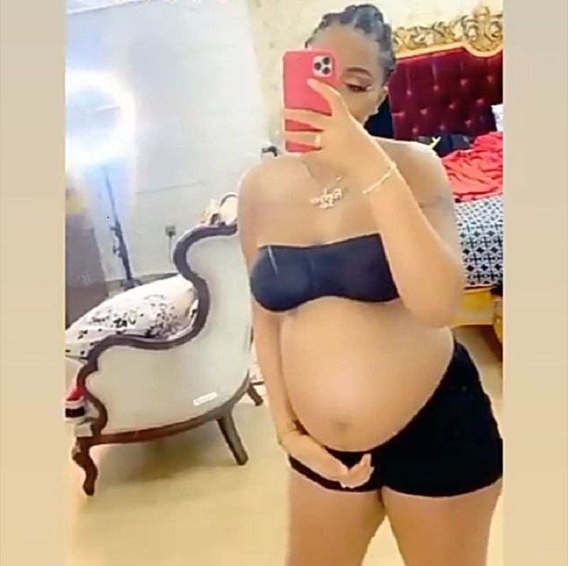 L’actrice Regina Daniels montre enfin son « baby bump » aux internautes (photo)