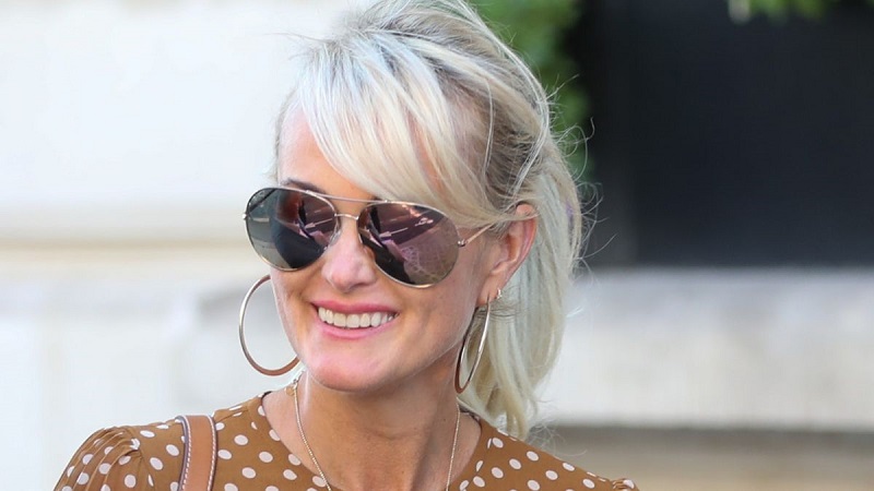 Laeticia Hallyday ose un look flashy totalement décalé (photo)