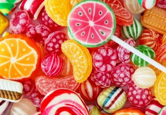 L’ajout du LSD dans les bonbons : la nouvelle méthode des narcotrafiquants pour pousser les enfants vers la consommation de la drogue