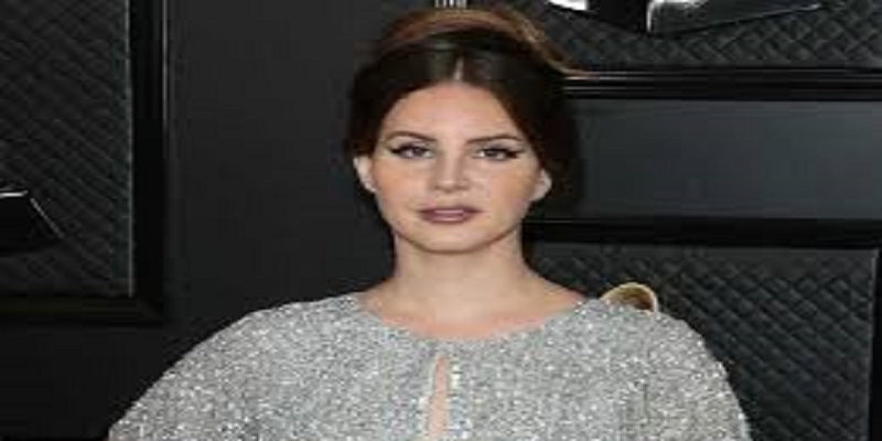 Lana Del Rey : son message cinglant à Ariana Grande et Beyoncé qui fait le buzz sur Instagram