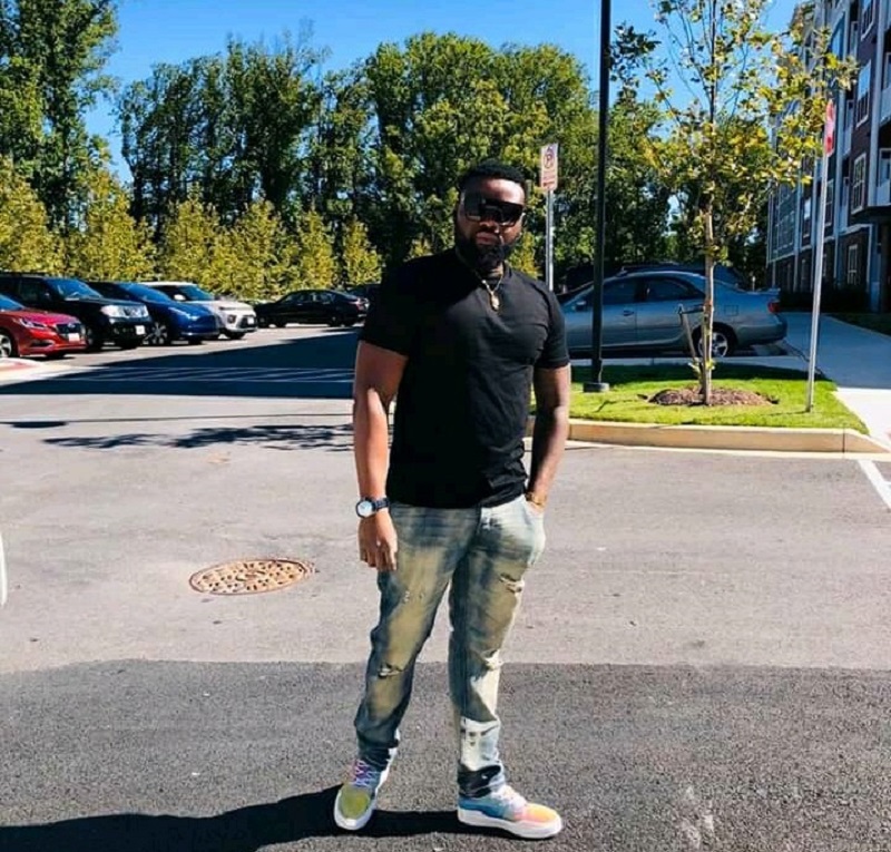 L’artiste Olibig a quitté le Togo pour les États-Unis ; les internautes partagés