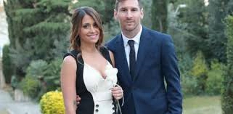 Le baiser langoureux de Messi et sa femme crée la sensation