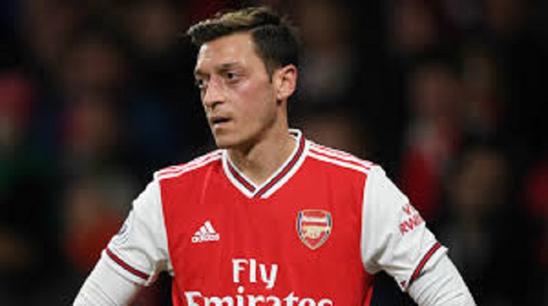 Arsenal : les dirigeants veulent absolument se séparer de Mesut Özil