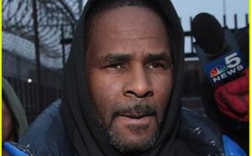 Le chanteur R. Kelly attaqué dans son sommeil en prison