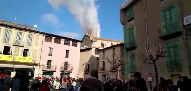 Le clocher d’une église explose, blessant 14 personnes en Catalogne (vidéo)