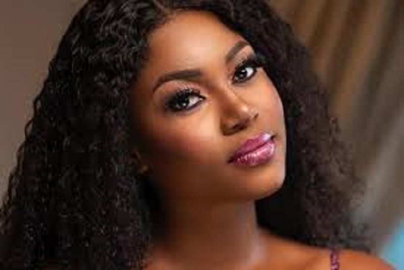 « Le mariage n’est pas un accomplissement » dixit Yvonne Nelson à un fan qui lui demande de se marier
