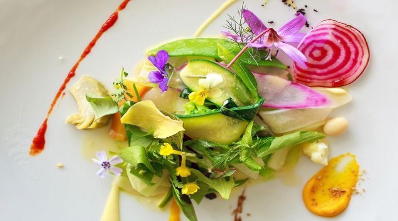 Le monde de la cuisine en émoi : un célèbre chef accusé d’agressions sexuelles