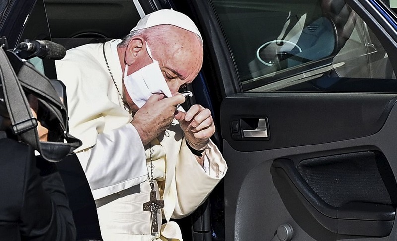 Le pape François porte un masque pour la première fois lors d’une apparition publique