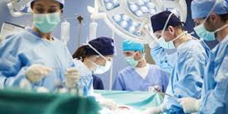 Ne vous faites pas opérer le jour de l’anniversaire du chirurgien ; ce que vous risquez