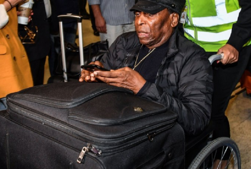 Le roi Pelé « gêné » de quitter sa maison pour des raisons de santé