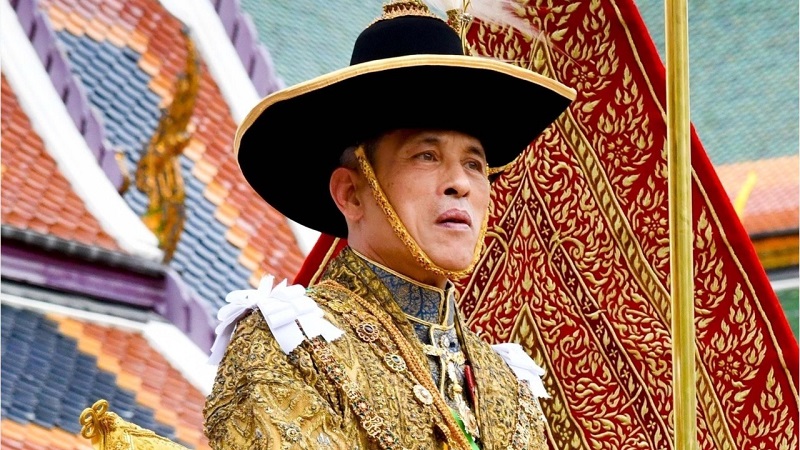 Le roi de Thaïlande bientôt privé de ses millions ? Sa fortune soulève des protestations