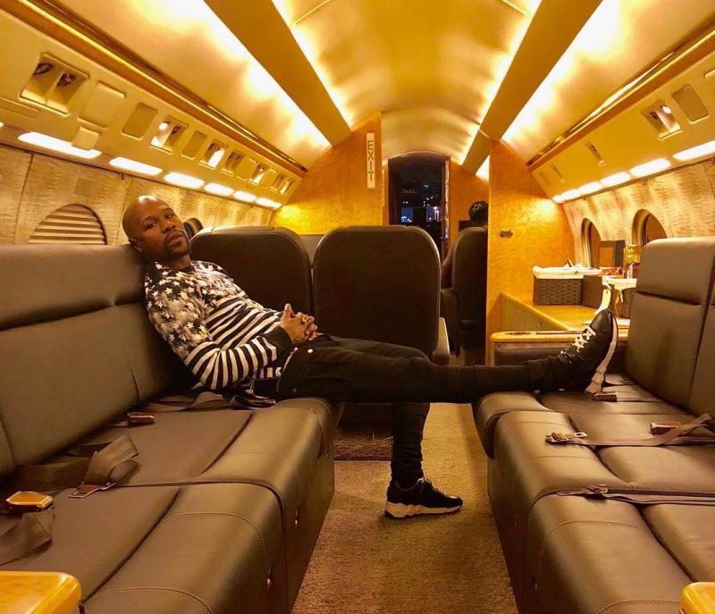 Le boxeur Floyd Mayweather explique pourquoi il est arrogant et aime vivre un style de vie bling-bling